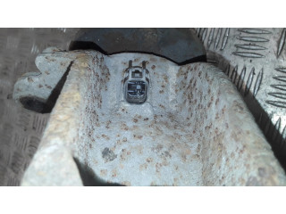 Передний поворотный кулак (ступица, цапфа)