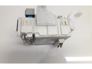 Блок предохранителей  306100072, 30610-0072   Toyota Prius (XW20)    