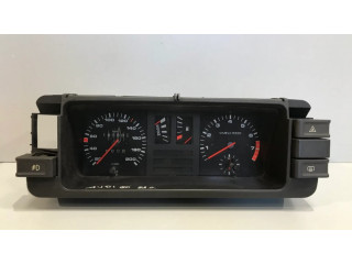 Панель приборов 81117185, 88471064   Audi 80 90 B2       