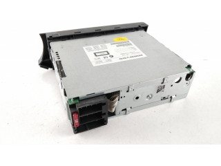 Радио/ проигрыватель CD/DVD / навигация