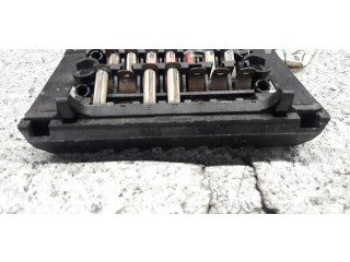 Ящик предохранителей (комплект)       Mercedes-Benz 200 300 W123