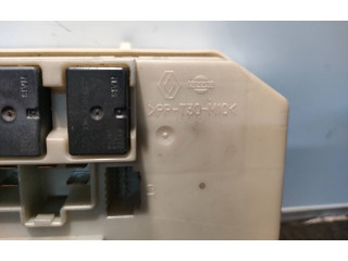 Блок предохранителей  6105, 233293D   Renault Clio III    