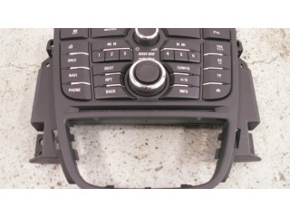 Радио/ проигрыватель CD/DVD / навигация