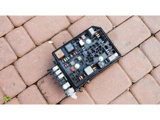 Блок предохранителей 39040849 Opel Astra K