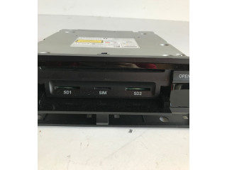 Радио/ проигрыватель CD/DVD / навигация