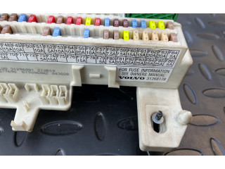 Блок предохранителей 31268178, 31296881   Volvo V50       