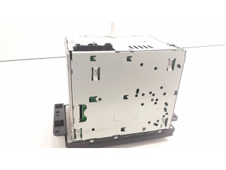 Радио/ проигрыватель CD/DVD / навигация