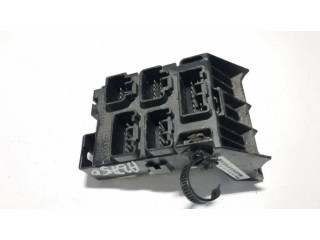 Блок предохранителей 8273405030, 82734-05030 Toyota Avensis T250