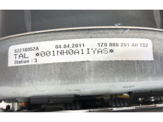 Подушка безопасности водителя 1Z0880201AH   Skoda Octavia Mk2 (1Z)