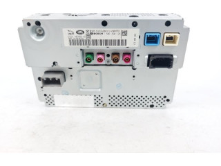 Радио/ проигрыватель CD/DVD / навигация