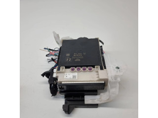   Pojistková skříňka 8273033Q30B   Lexus ES VII XZ10 2019