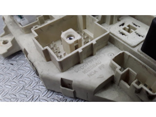 Блок предохранителей 56007573AE   Jeep Cherokee    