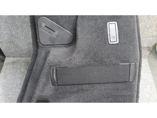 Нижний отделочный щит бока багажника