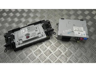 Радио/ проигрыватель CD/DVD / навигация