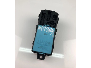 Блок предохранителей MR409898 Mitsubishi L200