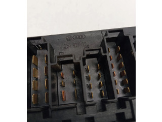 Блок предохранителей  357937039   Volkswagen Transporter - Caravelle T4    