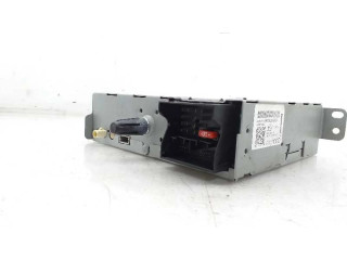 Радио/ проигрыватель CD/DVD / навигация