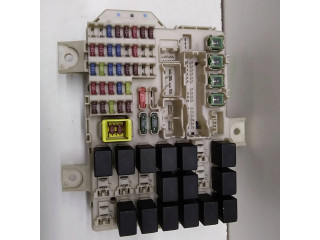 Блок предохранителей MN108319, 04176E31 Mitsubishi Colt