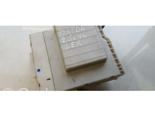 Блок предохранителей  8273053020   Lexus IS 220D-250-350    