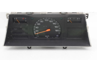 Přístrojová deska Toyota Starlet (P70) III 1985 8301010610, 2573001740