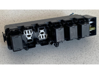 Блок предохранителей 1567001020 Subaru Outback