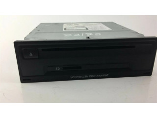 Радио/ проигрыватель CD/DVD / навигация