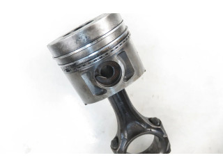 Поршень с шатуном    Nissan Trade