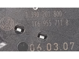 Моторчик заднего дворника 1K6955711B, 0390201800    Volkswagen Golf V