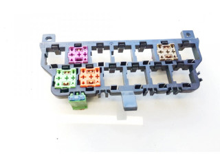 Блок предохранителей 8D0937503E Volkswagen Golf IV