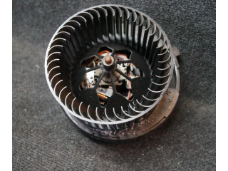 Центральная воздушная решётка    1K2819015C   Skoda Yeti (5L)