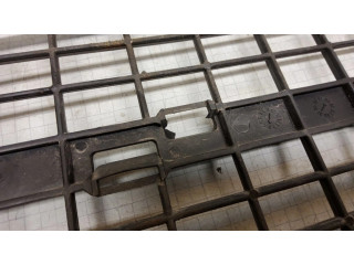 Нижняя решётка (из трех частей) Citroen Berlingo 2003-2007 года 9643804077