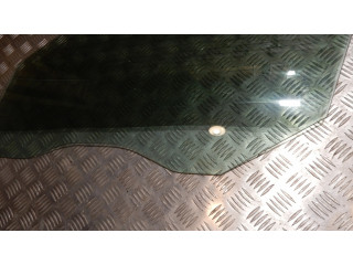 Основное стекло передних дверей (четырехдверного автомобиля)