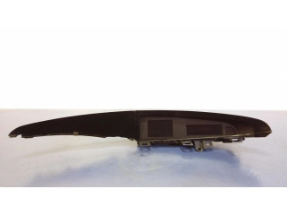 Радио/ проигрыватель CD/DVD / навигация