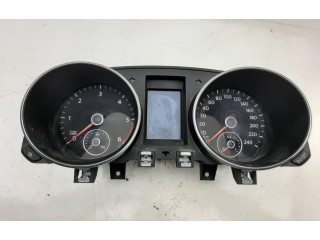 Панель приборов 5K0920860E   Volkswagen Golf VI       