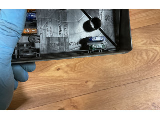 Блок предохранителей 1K0937125C, 017183073   Volkswagen Caddy    