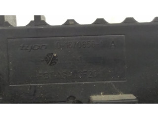 Pojistková skříňka 016706581A Mercedes-Benz E W212 2011