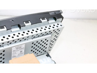 Радио/ проигрыватель CD/DVD / навигация