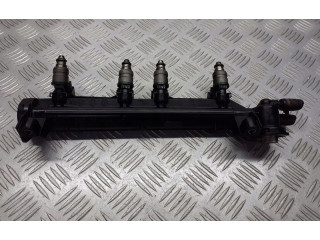 Топливная рампа 06A133317A   Skoda Octavia Mk1 (1U)  