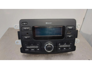 Радио/ проигрыватель CD/DVD / навигация