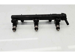 Топливная рампа 04C133313N   Skoda Fabia Mk3 (NJ)  