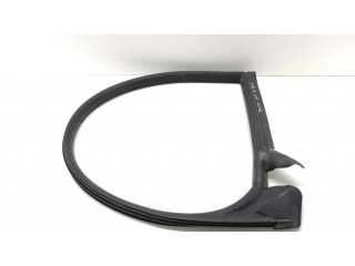 Уплотнительная резина (на передний дверях)