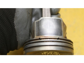 Поршень с шатуном Skoda Octavia Mk2 (1Z)