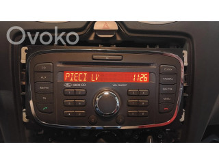 Радио/ проигрыватель CD/DVD / навигация