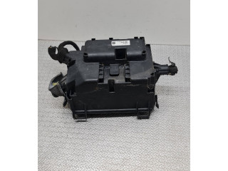 Блок предохранителей 13292736   Opel Meriva B    