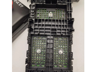 Pojistková skříňka 63565509 Chrysler Pacifica 2018