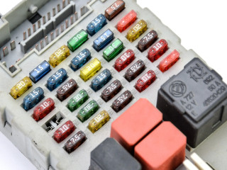 Pojistková skříňka 51735172, 46520600 Fiat Punto (188) 1999