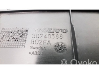 Другая деталь салона