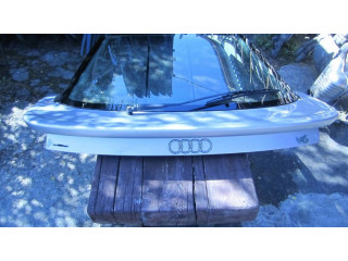 Задняя крышка (багажника)