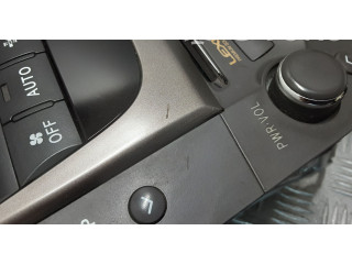 Радио/ проигрыватель CD/DVD / навигация