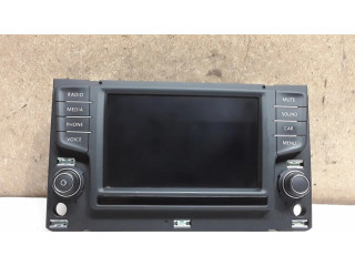 Радио/ проигрыватель CD/DVD / навигация